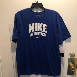 L - Nike Athletics T-shirt